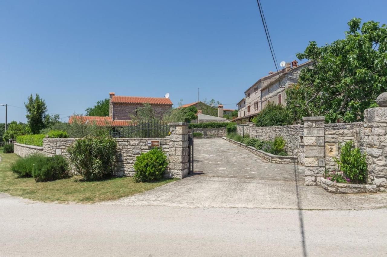 Holiday Homes Ana And Maria Kanfanar Exterior photo